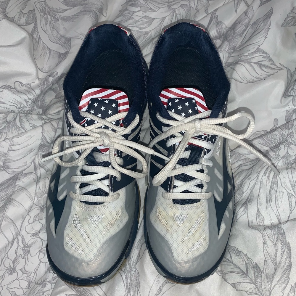 Mizuno Wave Lightning Women’s Volleyball Shoes